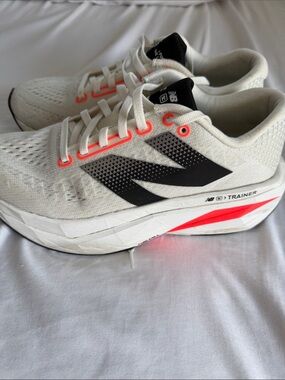 New Balance Women’s SuperComp Fuel Cell; black, white and neon orange 🎉 Size 8